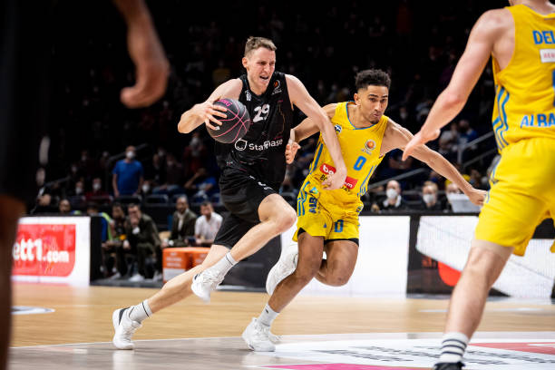 并在两个部 并在两个部