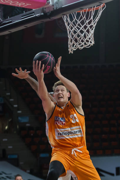 他必须加强 他必须加强